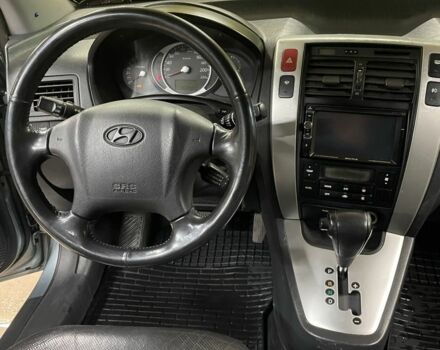 Сірий Хендай Туксон, об'ємом двигуна 2 л та пробігом 195 тис. км за 7500 $, фото 5 на Automoto.ua