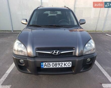 Серый Хендай Туксон, объемом двигателя 1.99 л и пробегом 207 тыс. км за 8000 $, фото 6 на Automoto.ua