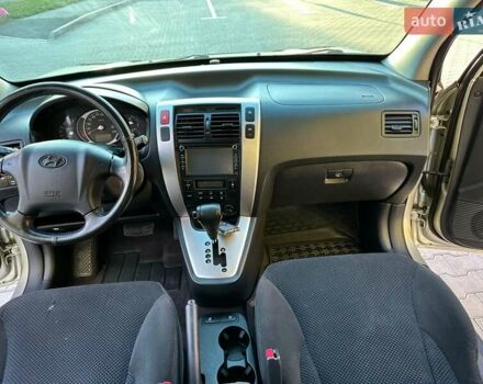 Серый Хендай Туксон, объемом двигателя 2 л и пробегом 164 тыс. км за 9300 $, фото 24 на Automoto.ua