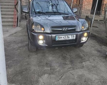 Серый Хендай Туксон, объемом двигателя 2 л и пробегом 197 тыс. км за 8700 $, фото 3 на Automoto.ua