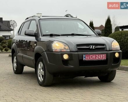Сірий Хендай Туксон, об'ємом двигуна 2 л та пробігом 187 тис. км за 7700 $, фото 3 на Automoto.ua