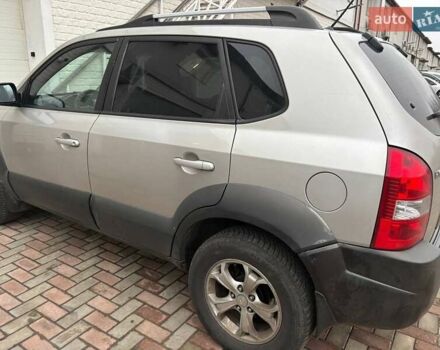 Серый Хендай Туксон, объемом двигателя 2 л и пробегом 330 тыс. км за 6200 $, фото 10 на Automoto.ua