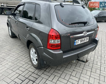 Серый Хендай Туксон, объемом двигателя 1.98 л и пробегом 206 тыс. км за 7550 $, фото 6 на Automoto.ua