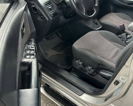 Серый Хендай Туксон, объемом двигателя 1.98 л и пробегом 227 тыс. км за 7700 $, фото 17 на Automoto.ua