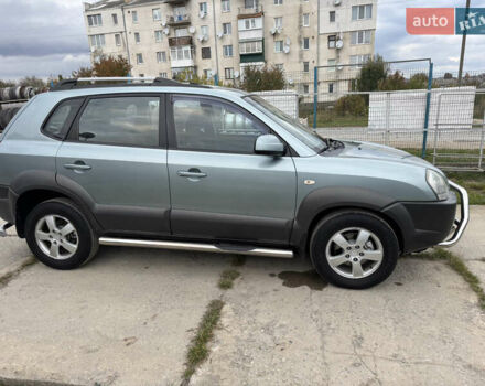 Хендай Туксон 2008 в Новой Ушице на Automoto.ua Серый Хендай Туксон, объемом двигателя 1.98 л и пробегом 229 тыс. км за 8200 $, фото 1 на Automoto.ua