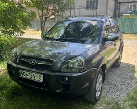 Хендай Туксон 2008 в Мукачеве на Automoto.ua Серый Хендай Туксон, объемом двигателя 2 л и пробегом 300 тыс. км за 7800 $, фото 4 на Automoto.ua