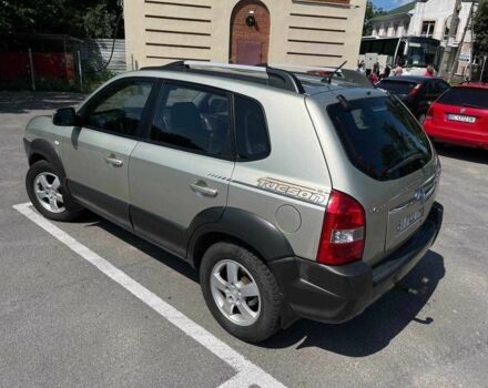 Серый Хендай Туксон, объемом двигателя 2 л и пробегом 265 тыс. км за 7599 $, фото 4 на Automoto.ua