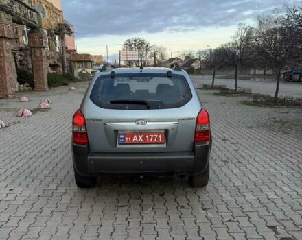 Серый Хендай Туксон, объемом двигателя 2 л и пробегом 217 тыс. км за 8200 $, фото 8 на Automoto.ua