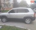 Сірий Хендай Туксон, об'ємом двигуна 2 л та пробігом 216 тис. км за 7000 $, фото 2 на Automoto.ua