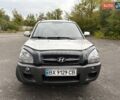 Серый Хендай Туксон, объемом двигателя 1.99 л и пробегом 206 тыс. км за 7700 $, фото 6 на Automoto.ua