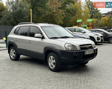 Сірий Хендай Туксон, об'ємом двигуна 1.98 л та пробігом 227 тис. км за 7800 $, фото 10 на Automoto.ua