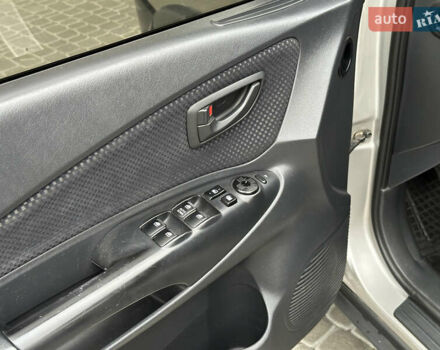 Сірий Хендай Туксон, об'ємом двигуна 1.98 л та пробігом 227 тис. км за 7800 $, фото 15 на Automoto.ua