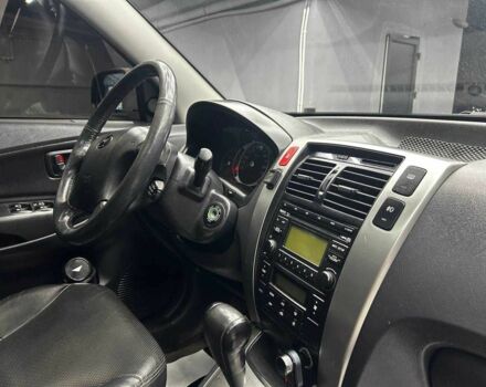 Сірий Хендай Туксон, об'ємом двигуна 2.7 л та пробігом 165 тис. км за 10000 $, фото 21 на Automoto.ua