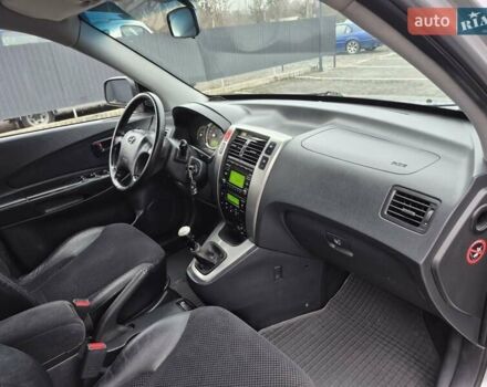 Серый Хендай Туксон, объемом двигателя 1.98 л и пробегом 189 тыс. км за 8300 $, фото 17 на Automoto.ua