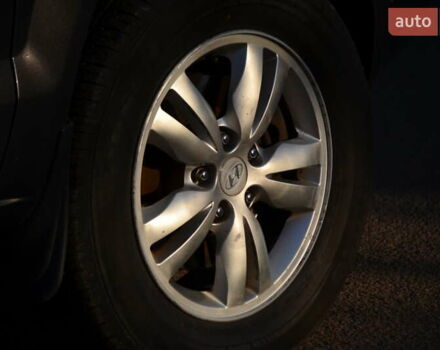 Серый Хендай Туксон, объемом двигателя 2 л и пробегом 271 тыс. км за 8000 $, фото 42 на Automoto.ua