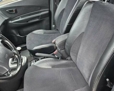 Серый Хендай Туксон, объемом двигателя 1.98 л и пробегом 189 тыс. км за 8300 $, фото 22 на Automoto.ua