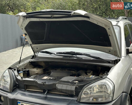 Сірий Хендай Туксон, об'ємом двигуна 1.98 л та пробігом 227 тис. км за 7800 $, фото 29 на Automoto.ua