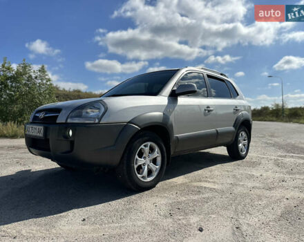 Сірий Хендай Туксон, об'ємом двигуна 2 л та пробігом 173 тис. км за 8800 $, фото 11 на Automoto.ua