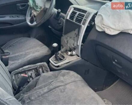 Серый Хендай Туксон, объемом двигателя 1.98 л и пробегом 100 тыс. км за 1947 $, фото 2 на Automoto.ua