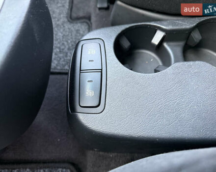 Серый Хендай Туксон, объемом двигателя 2 л и пробегом 202 тыс. км за 10000 $, фото 24 на Automoto.ua