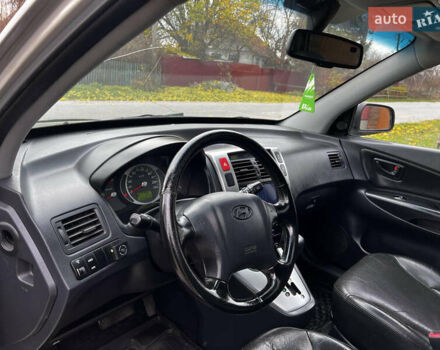 Серый Хендай Туксон, объемом двигателя 1.98 л и пробегом 274 тыс. км за 7700 $, фото 10 на Automoto.ua