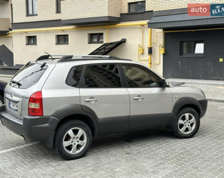 Сірий Хендай Туксон, об'ємом двигуна 1.98 л та пробігом 227 тис. км за 7800 $, фото 7 на Automoto.ua