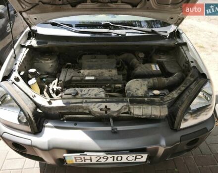 Серый Хендай Туксон, объемом двигателя 1.98 л и пробегом 119 тыс. км за 9988 $, фото 13 на Automoto.ua