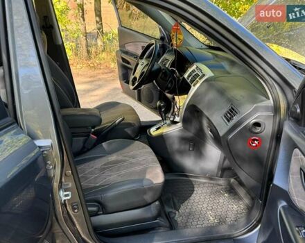 Серый Хендай Туксон, объемом двигателя 1.99 л и пробегом 146 тыс. км за 10000 $, фото 9 на Automoto.ua