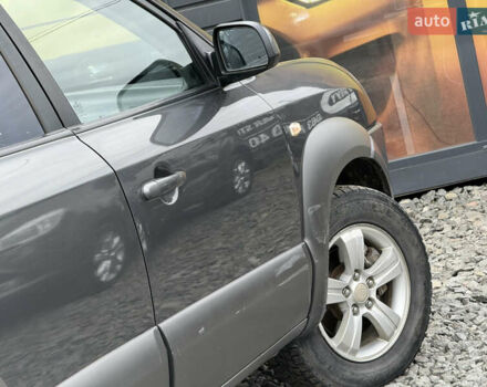 Хендай Туксон 2009 в Стрые на Automoto.ua Серый Хендай Туксон, объемом двигателя 2 л и пробегом 238 тыс. км за 7300 $, фото 18 на Automoto.ua