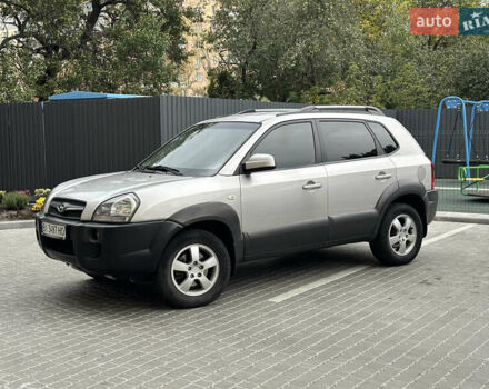 Сірий Хендай Туксон, об'ємом двигуна 1.98 л та пробігом 227 тис. км за 7800 $, фото 1 на Automoto.ua