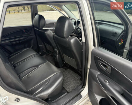 Серый Хендай Туксон, объемом двигателя 2 л и пробегом 195 тыс. км за 9950 $, фото 13 на Automoto.ua