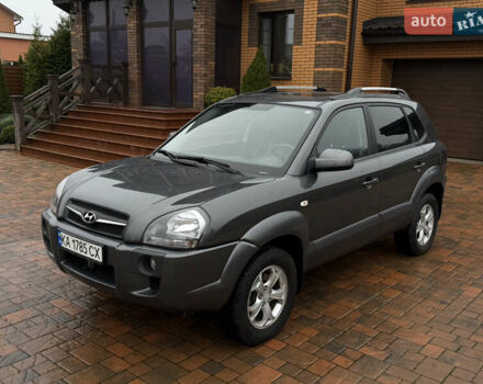 Серый Хендай Туксон, объемом двигателя 2 л и пробегом 86 тыс. км за 9800 $, фото 1 на Automoto.ua