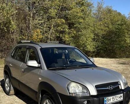 Серый Хендай Туксон, объемом двигателя 2.66 л и пробегом 159 тыс. км за 9999 $, фото 1 на Automoto.ua