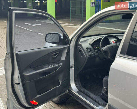 Сірий Хендай Туксон, об'ємом двигуна 2 л та пробігом 124 тис. км за 8900 $, фото 7 на Automoto.ua