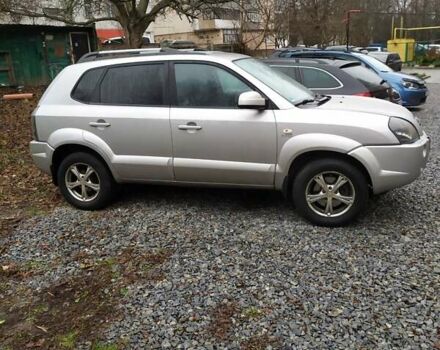 Серый Хендай Туксон, объемом двигателя 2 л и пробегом 228 тыс. км за 8200 $, фото 3 на Automoto.ua
