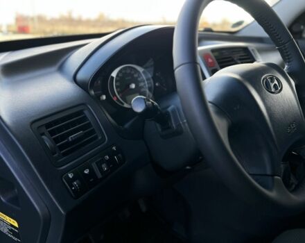 Сірий Хендай Туксон, об'ємом двигуна 2 л та пробігом 166 тис. км за 8950 $, фото 14 на Automoto.ua