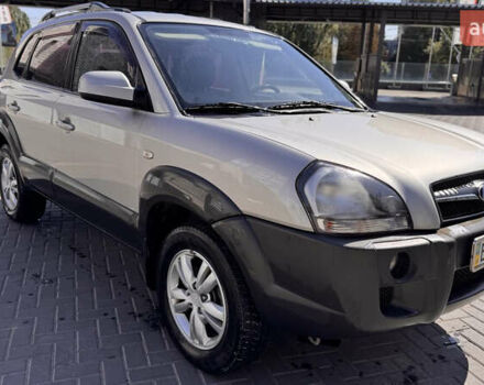 Серый Хендай Туксон, объемом двигателя 2 л и пробегом 162 тыс. км за 8900 $, фото 2 на Automoto.ua