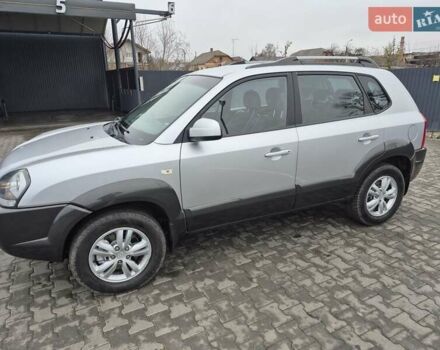 Серый Хендай Туксон, объемом двигателя 1.98 л и пробегом 189 тыс. км за 8300 $, фото 8 на Automoto.ua