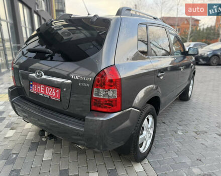 Серый Хендай Туксон, объемом двигателя 2 л и пробегом 202 тыс. км за 10000 $, фото 7 на Automoto.ua