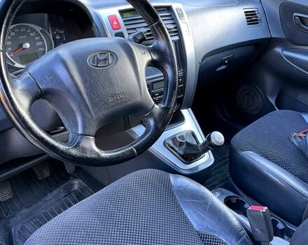 Серый Хендай Туксон, объемом двигателя 2 л и пробегом 130 тыс. км за 8700 $, фото 4 на Automoto.ua