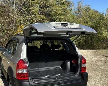 Серый Хендай Туксон, объемом двигателя 2.66 л и пробегом 159 тыс. км за 9999 $, фото 8 на Automoto.ua