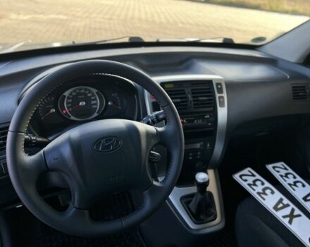 Сірий Хендай Туксон, об'ємом двигуна 2 л та пробігом 166 тис. км за 8950 $, фото 13 на Automoto.ua