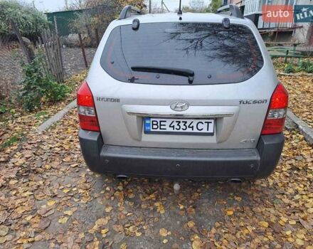 Серый Хендай Туксон, объемом двигателя 1.99 л и пробегом 243 тыс. км за 7700 $, фото 1 на Automoto.ua
