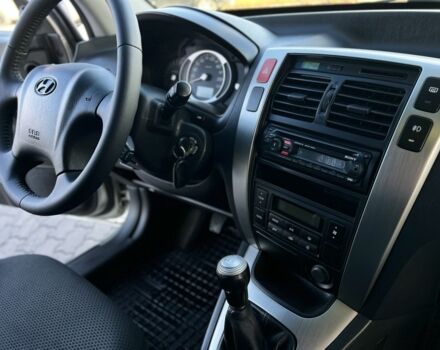 Сірий Хендай Туксон, об'ємом двигуна 2 л та пробігом 166 тис. км за 8950 $, фото 20 на Automoto.ua