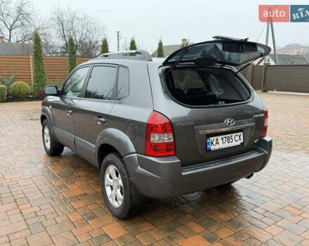 Серый Хендай Туксон, объемом двигателя 2 л и пробегом 86 тыс. км за 9800 $, фото 25 на Automoto.ua