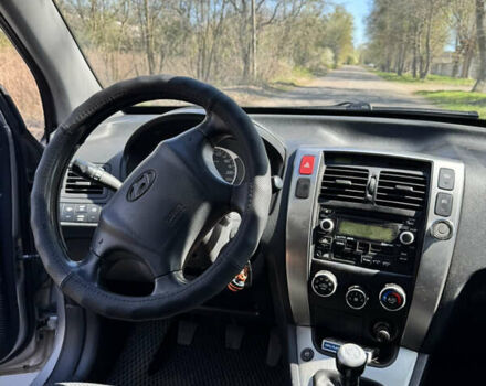 Сірий Хендай Туксон, об'ємом двигуна 1.98 л та пробігом 318 тис. км за 7400 $, фото 13 на Automoto.ua