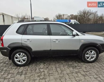Серый Хендай Туксон, объемом двигателя 1.98 л и пробегом 189 тыс. км за 8300 $, фото 9 на Automoto.ua