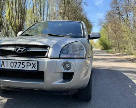 Сірий Хендай Туксон, об'ємом двигуна 1.98 л та пробігом 318 тис. км за 7400 $, фото 1 на Automoto.ua