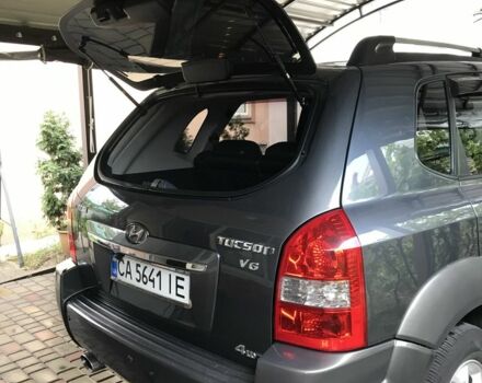 Серый Хендай Туксон, объемом двигателя 2.7 л и пробегом 215 тыс. км за 7900 $, фото 2 на Automoto.ua