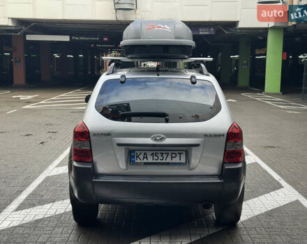 Сірий Хендай Туксон, об'ємом двигуна 2 л та пробігом 124 тис. км за 8900 $, фото 3 на Automoto.ua